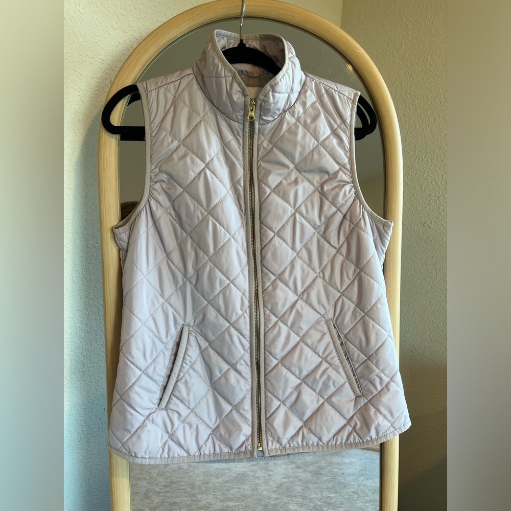 Old Navy quilted vest. Size M.